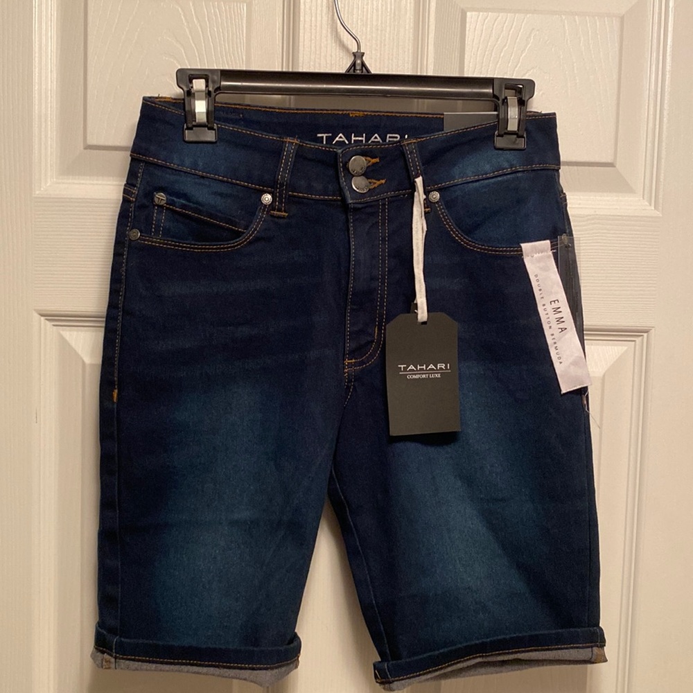 Tahari Valence Wash Double Button Bermuda Shorts…size 6/28